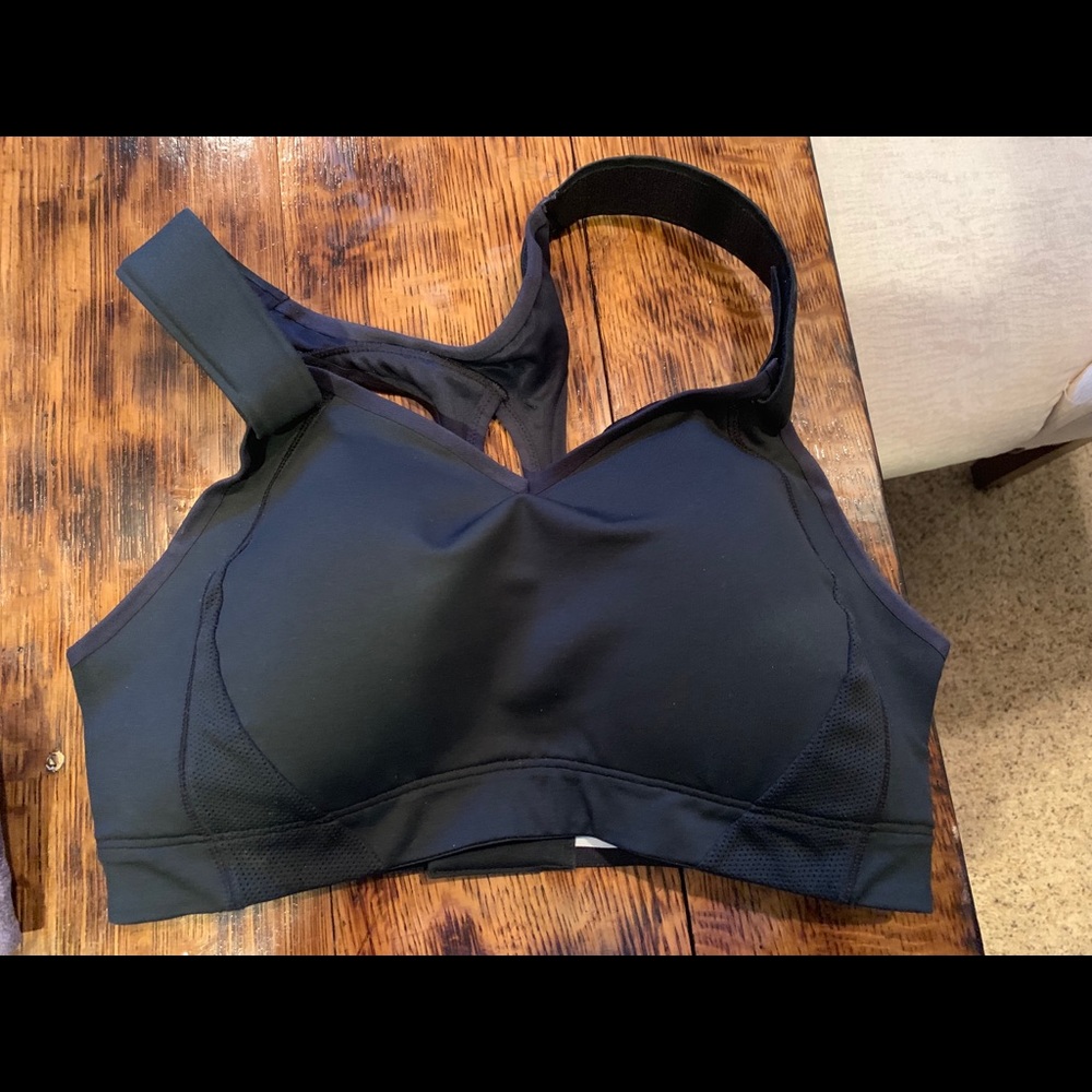 Like new Moving Comfort High Support Sports bra!